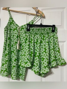 EASEL Los Angeles 2 Piece Matching Short Set Green Floral NWT Women’s Size S